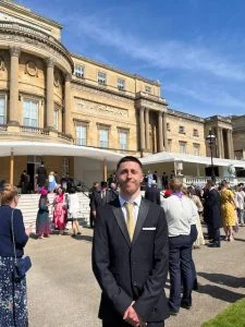 KAVS-Buckingham-Palace